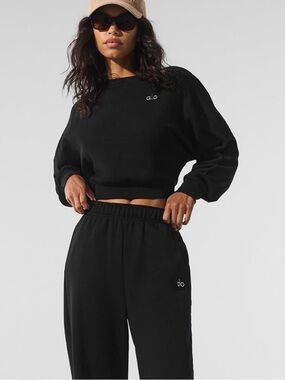 Alo Black Cropped Accolade Sweatshirt